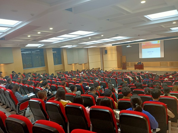 13294425f1c844c28ca66fcf9f7c5405.jpg 学习党章知识 争做合格党员.jpg